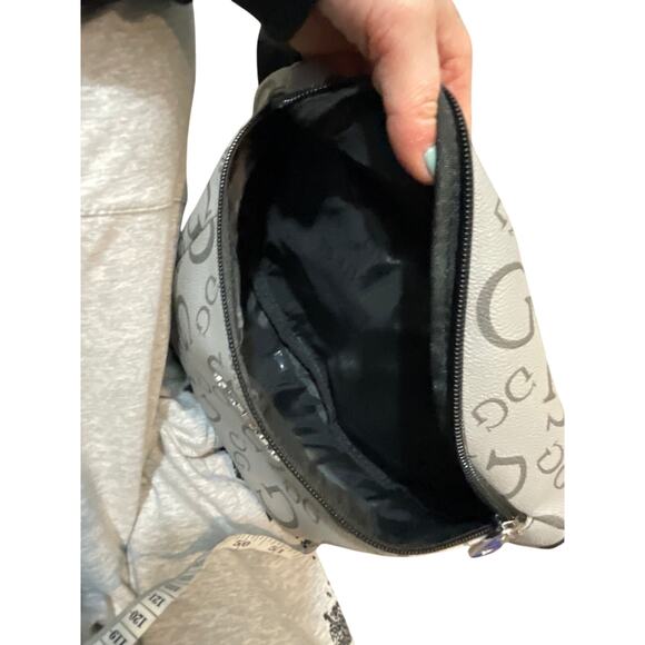 Guess Women's Cassius Grey Monogram Bum Santos Travel Belt Bag New with Tag - Picture 3 of 8